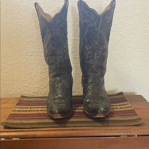 Chic Black Embroidered Heeled Boots